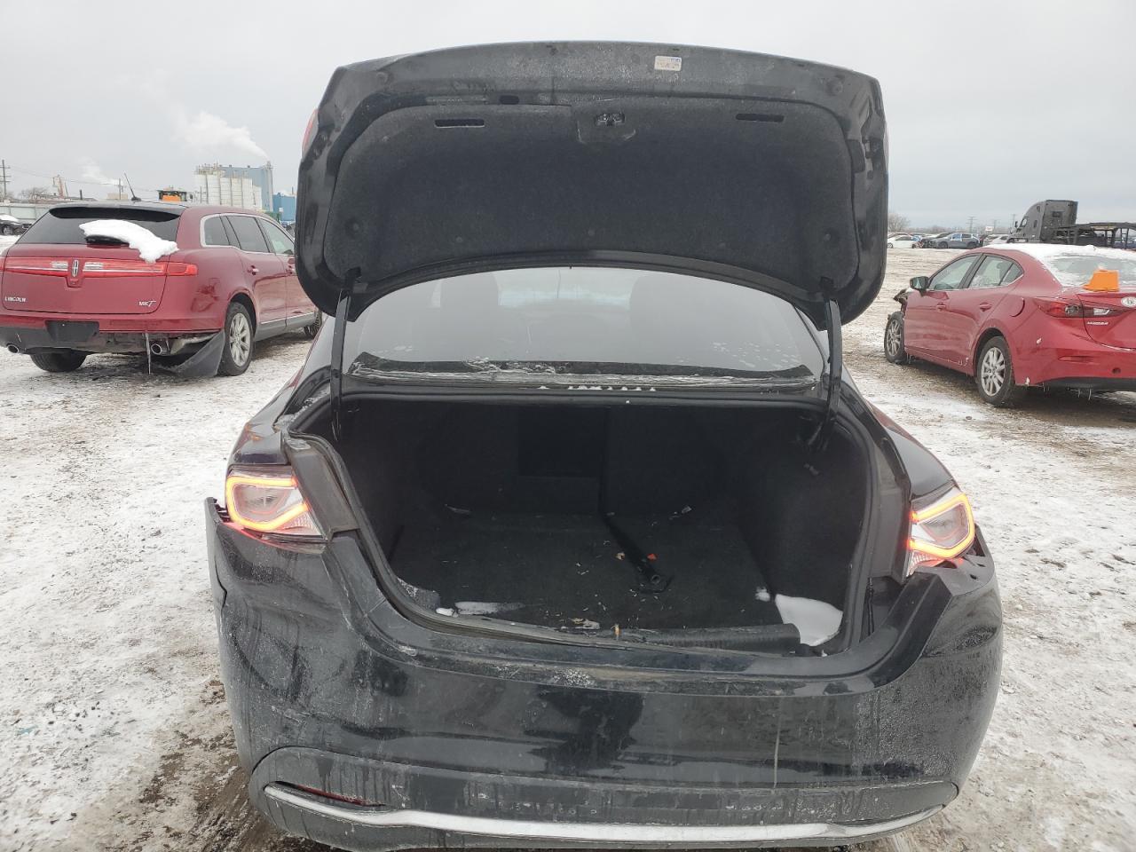 2016 Chrysler 200 Limited - Image 6