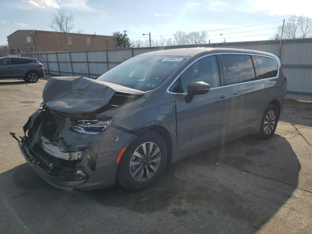 2023 Chrysler Pacifica Hybrid Touring L