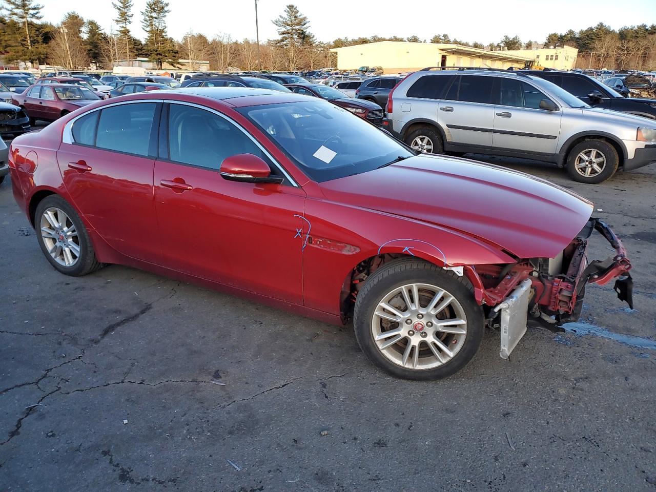 2018 Jaguar Xe Premium - Фото 4