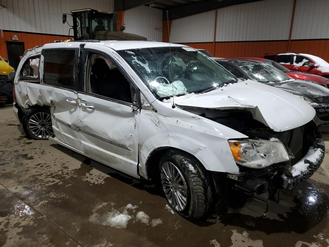 2014 Chrysler Town & Country Touring L - Image 4