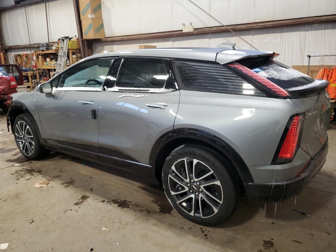 2025 Cadillac Optiq Sport - Фото 2