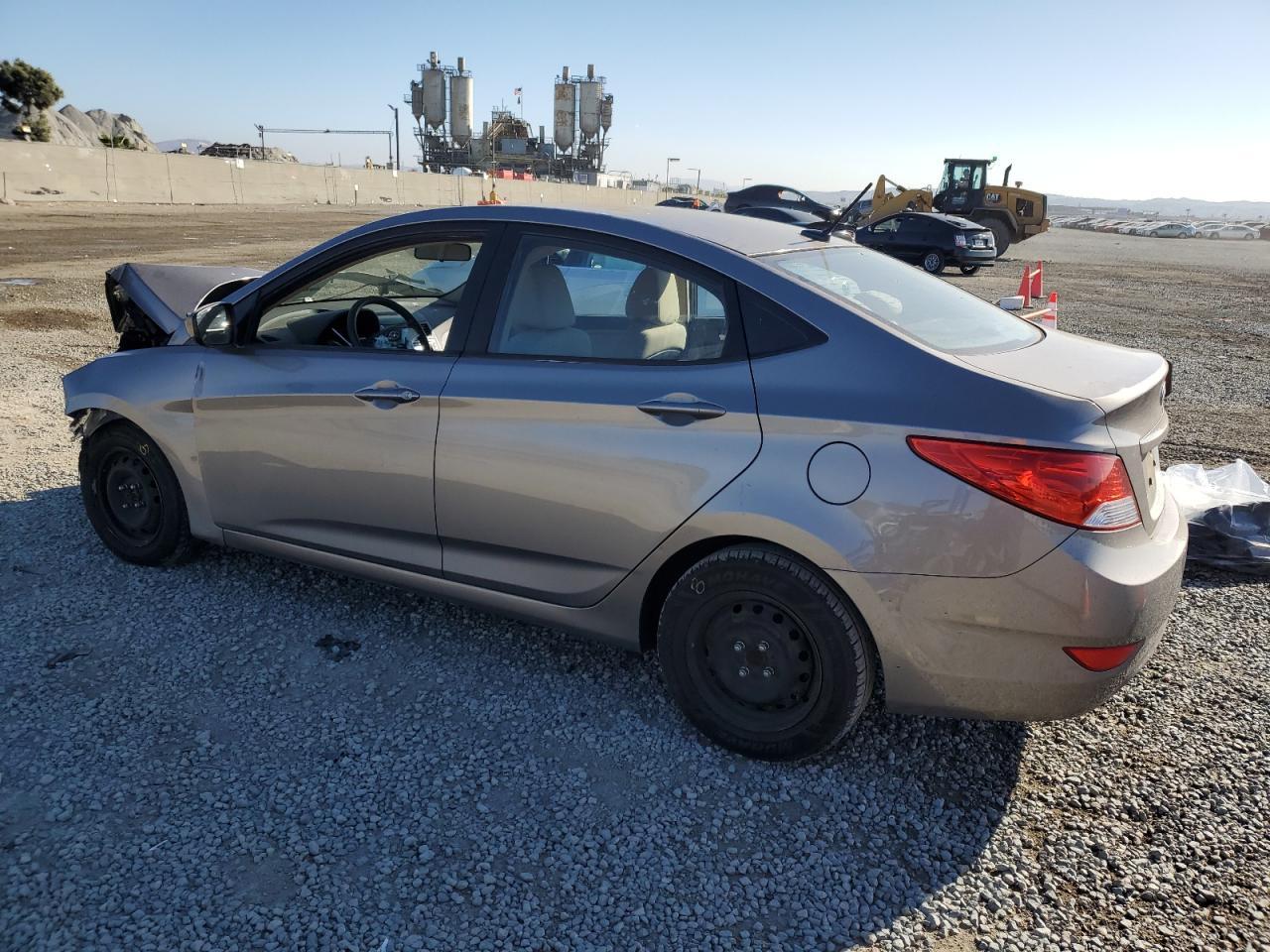 2013 Hyundai Accent Gls - Фото 2