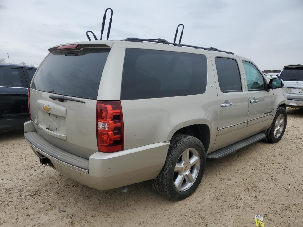 2013 Chevrolet Suburban K1500 Ltz - Image 3