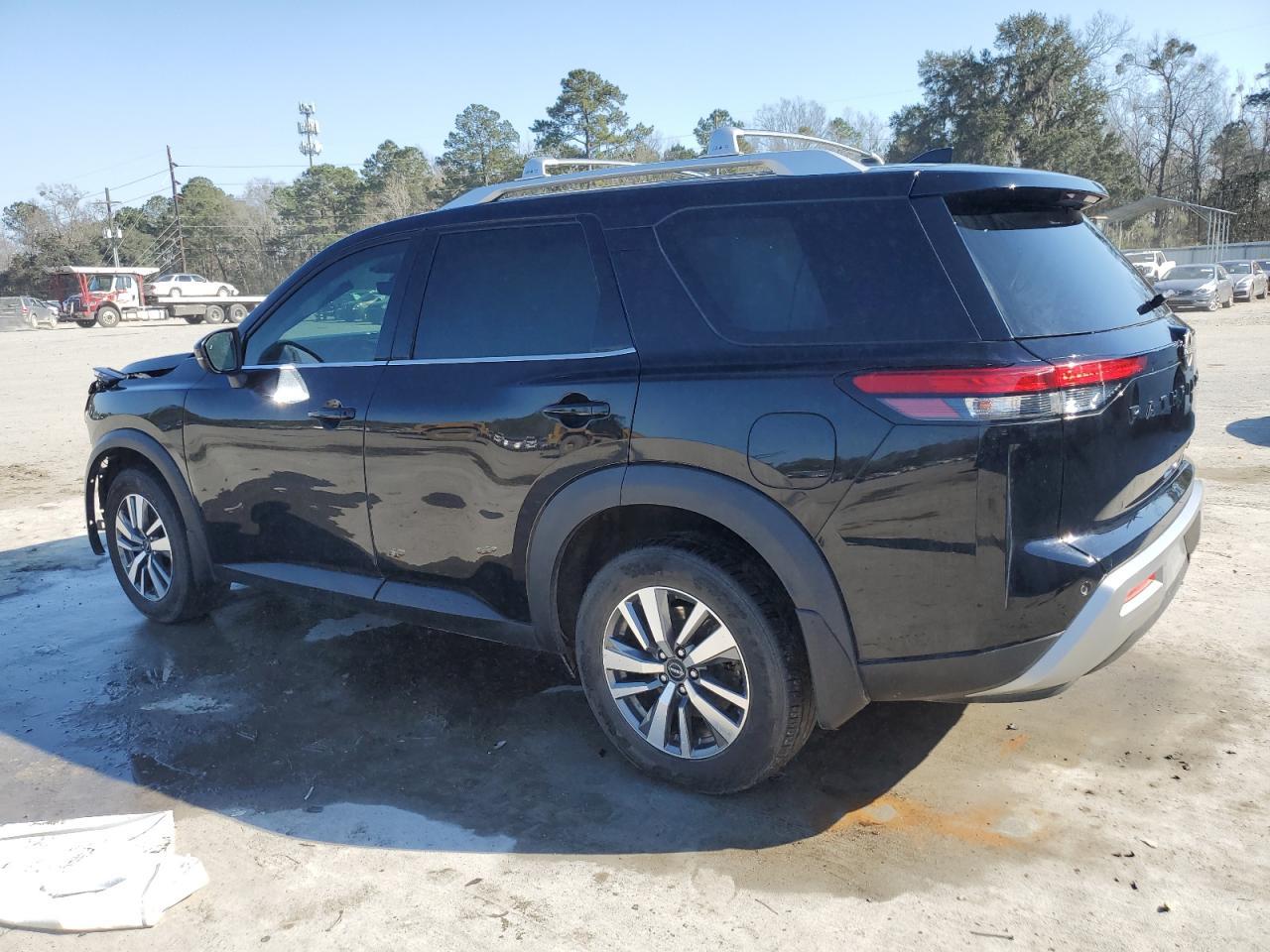 2023 Nissan Pathfinder Sl - Фото 2