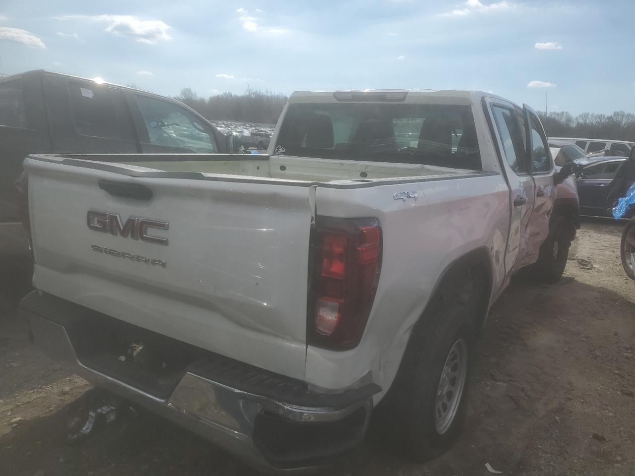 2024 GMC Sierra K1500 - Image 3