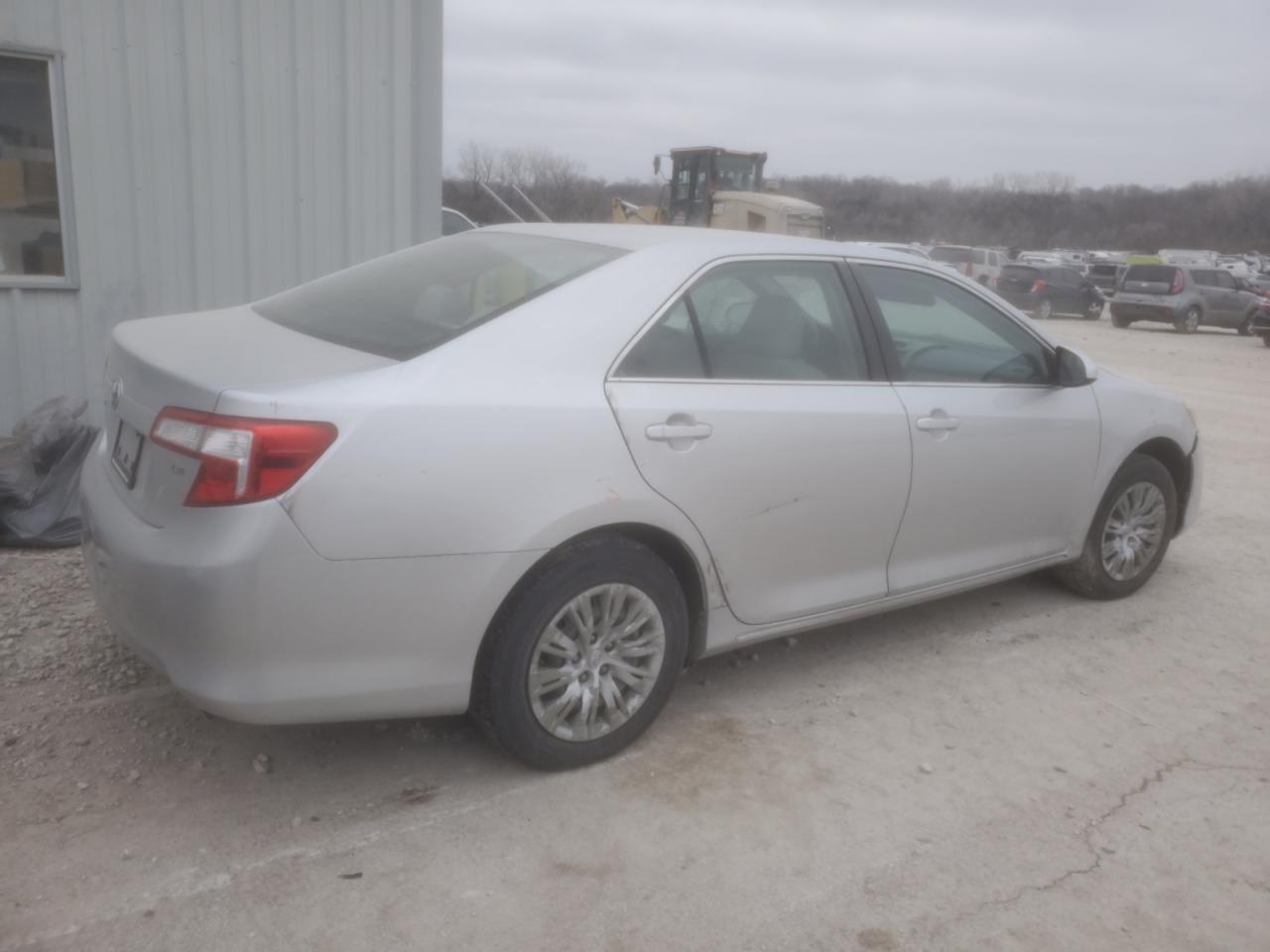 2012 Toyota Camry Base - Фото 3