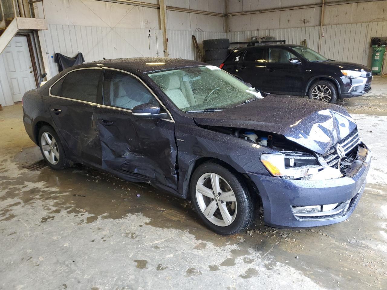 2015 Volkswagen Passat S - Фото 4