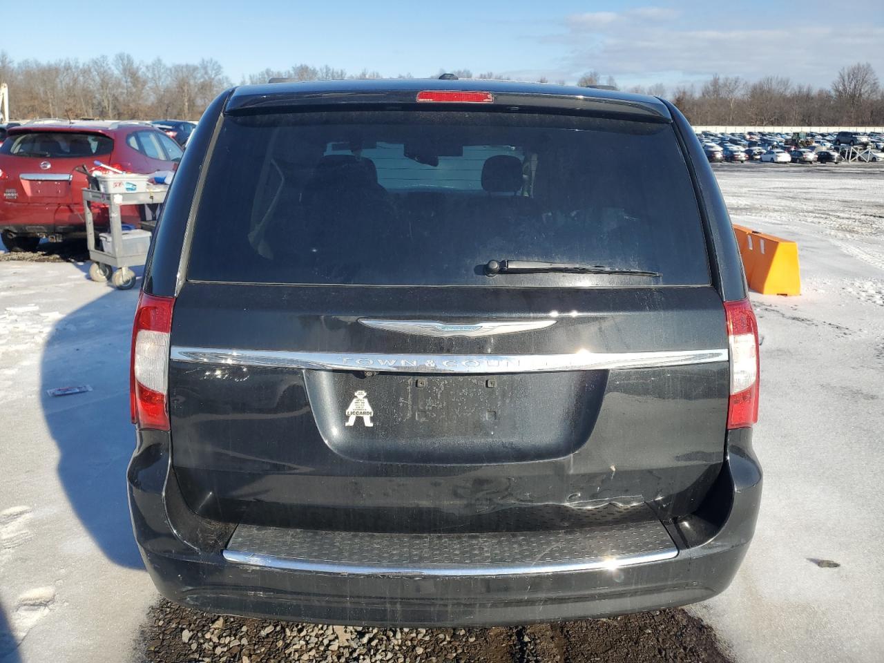 2013 Chrysler Town & Country Touring - Фото 6