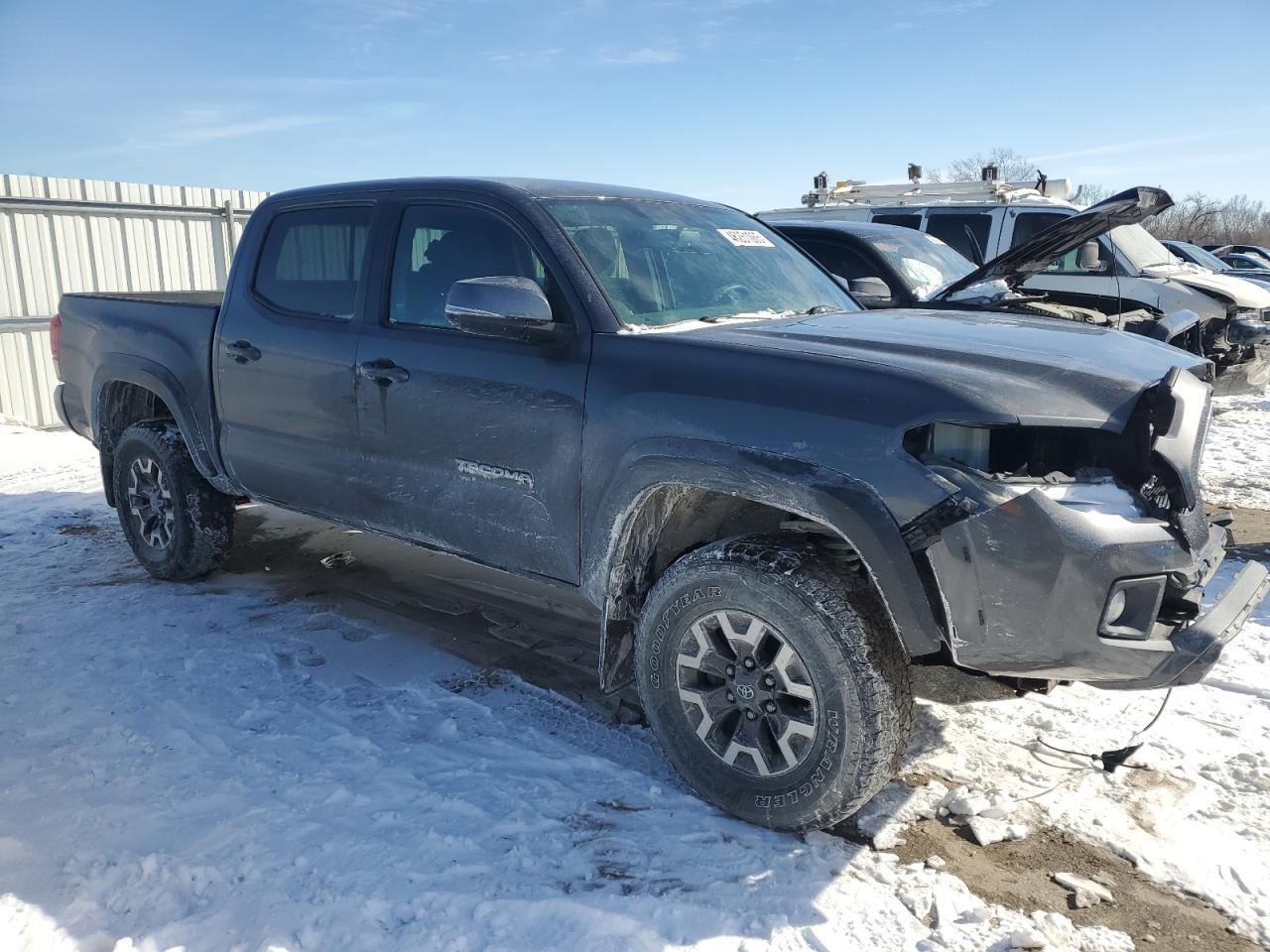 2017 Toyota Tacoma Double Cab - Image 4