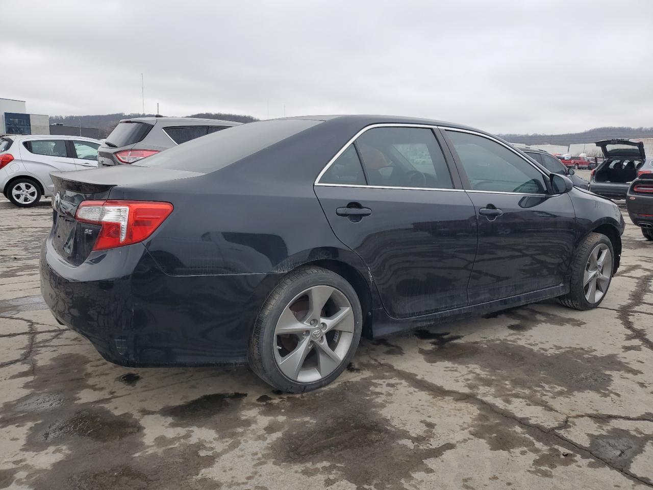 2014 Toyota Camry L - Фото 3
