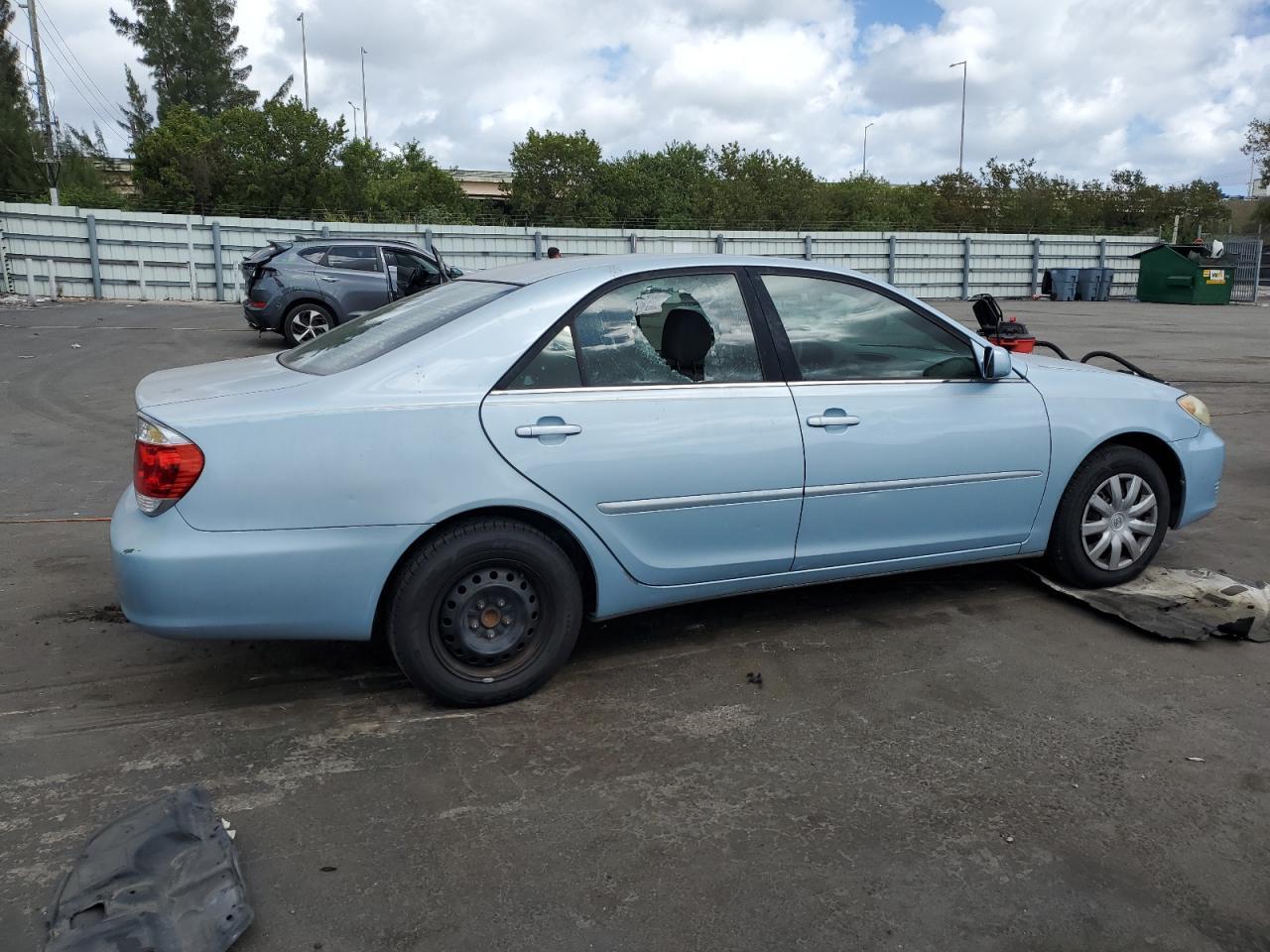 2005 Toyota Camry Le - Фото 3
