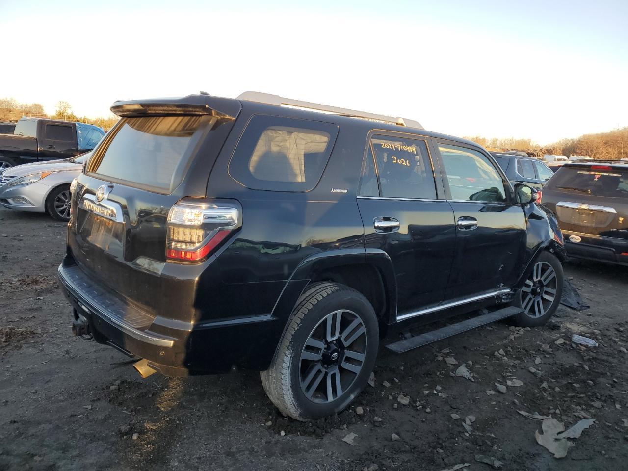 2016 Toyota 4Runner Sr5/Sr5 Premium - Image 3