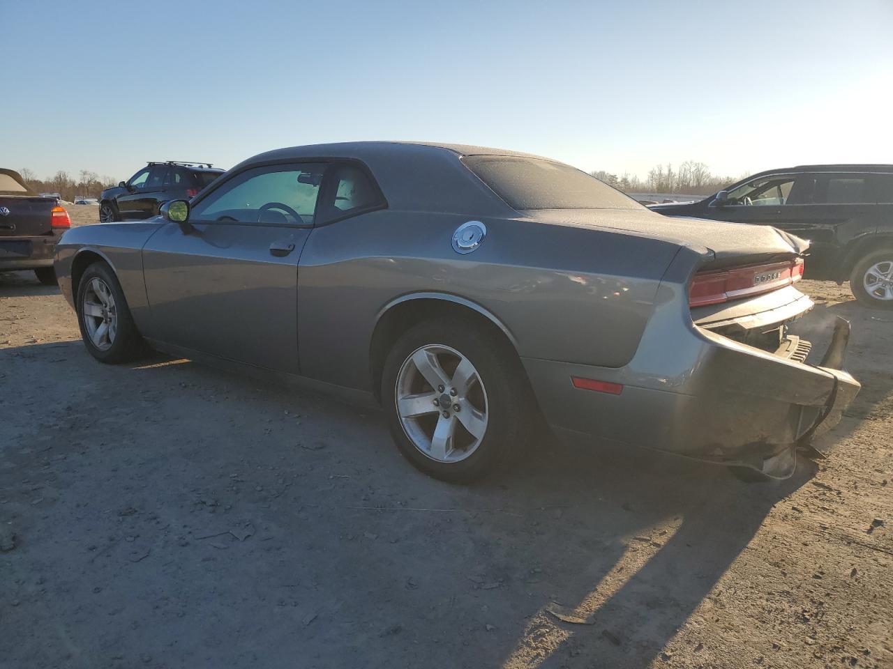 2011 Dodge Challenger - Фото 2