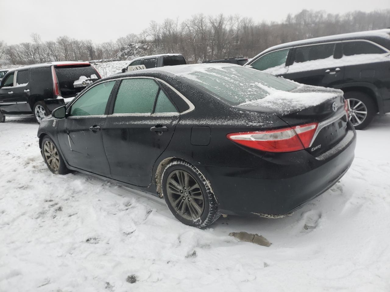 2015 Toyota Camry Le - Фото 2