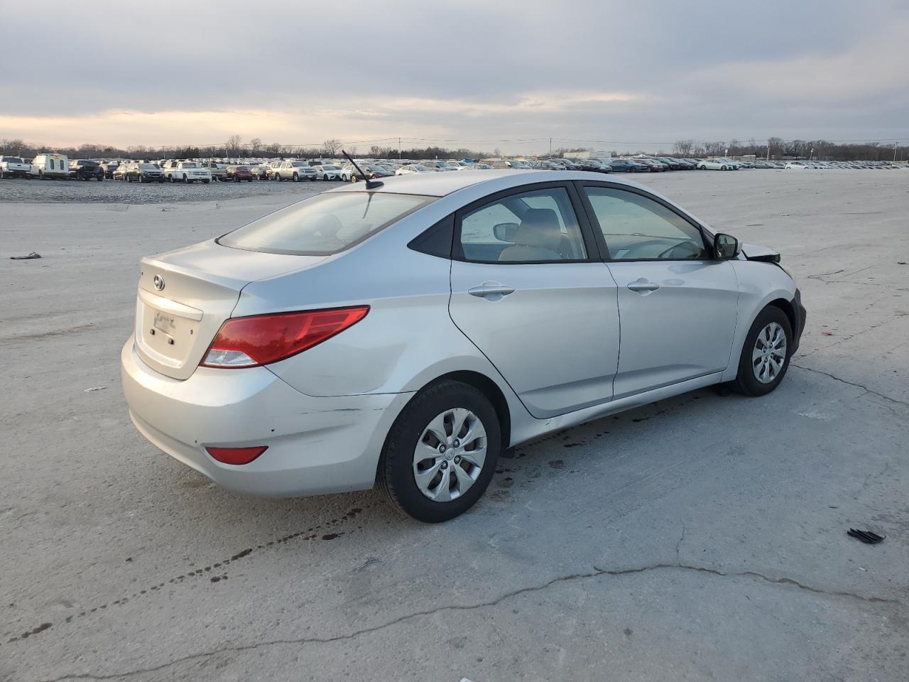 2016 Hyundai Accent Se - Фото 3