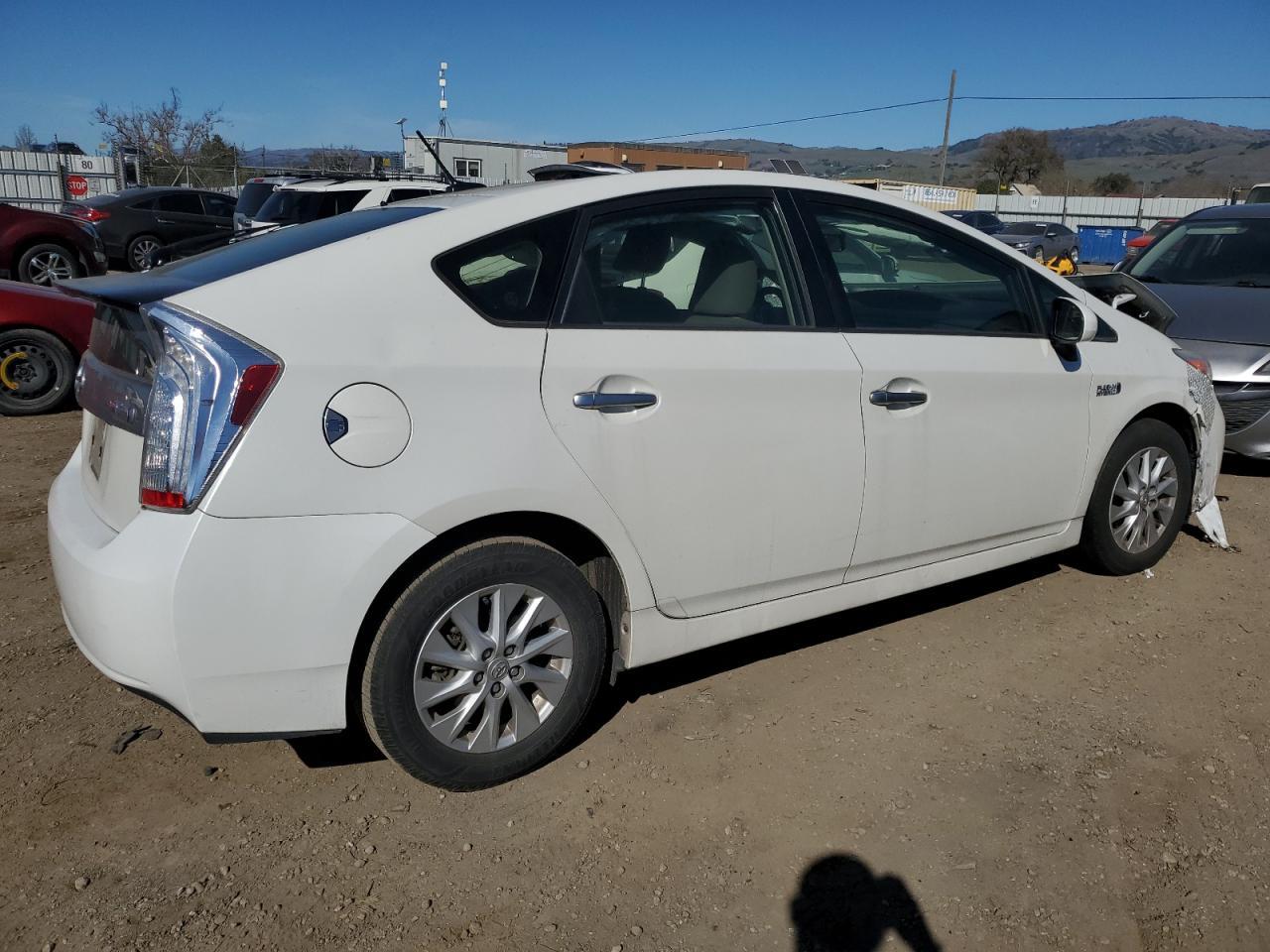 2013 Toyota Prius Plug-In - Фото 3