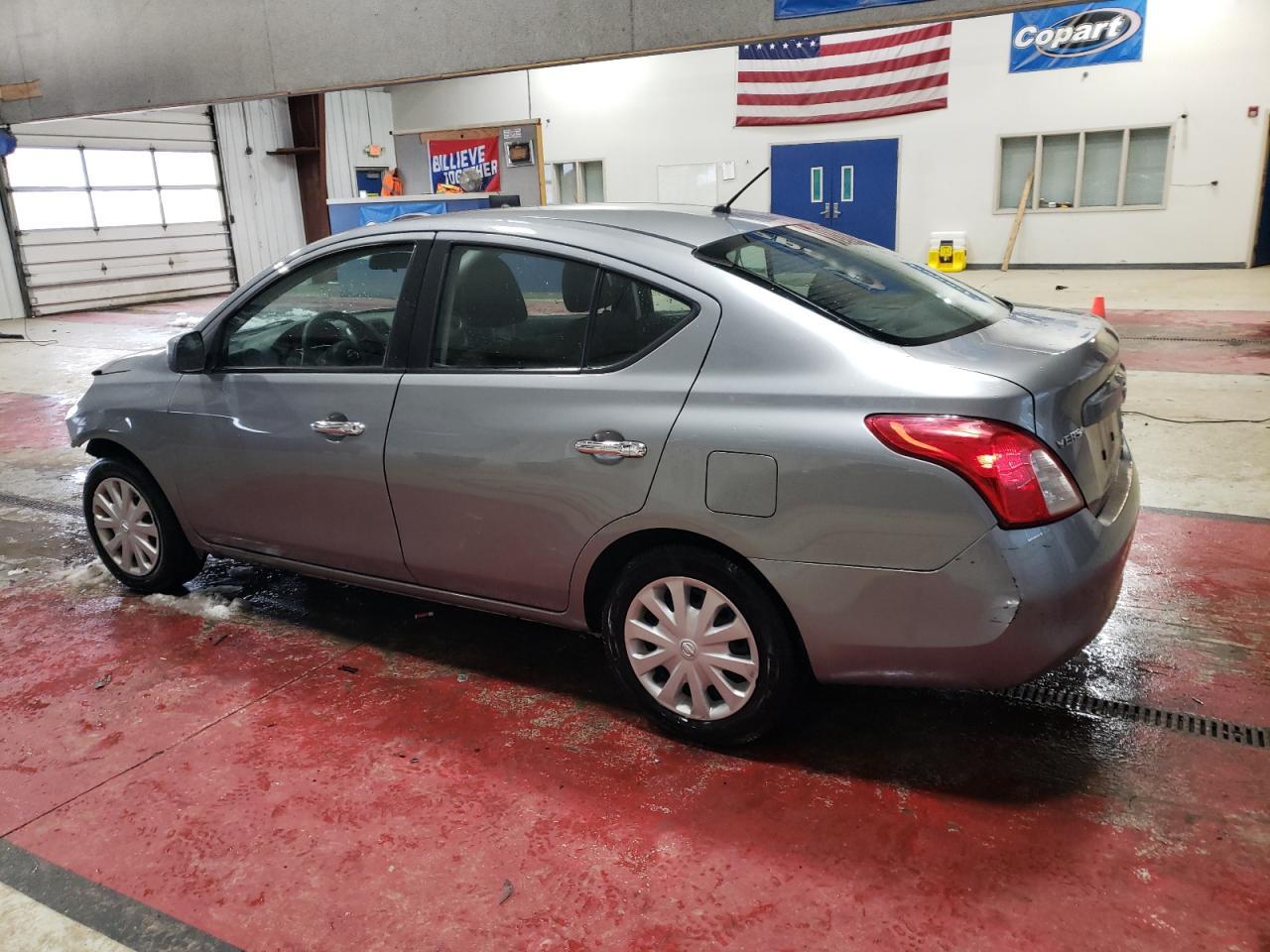 2012 Nissan Versa S - Фото 2