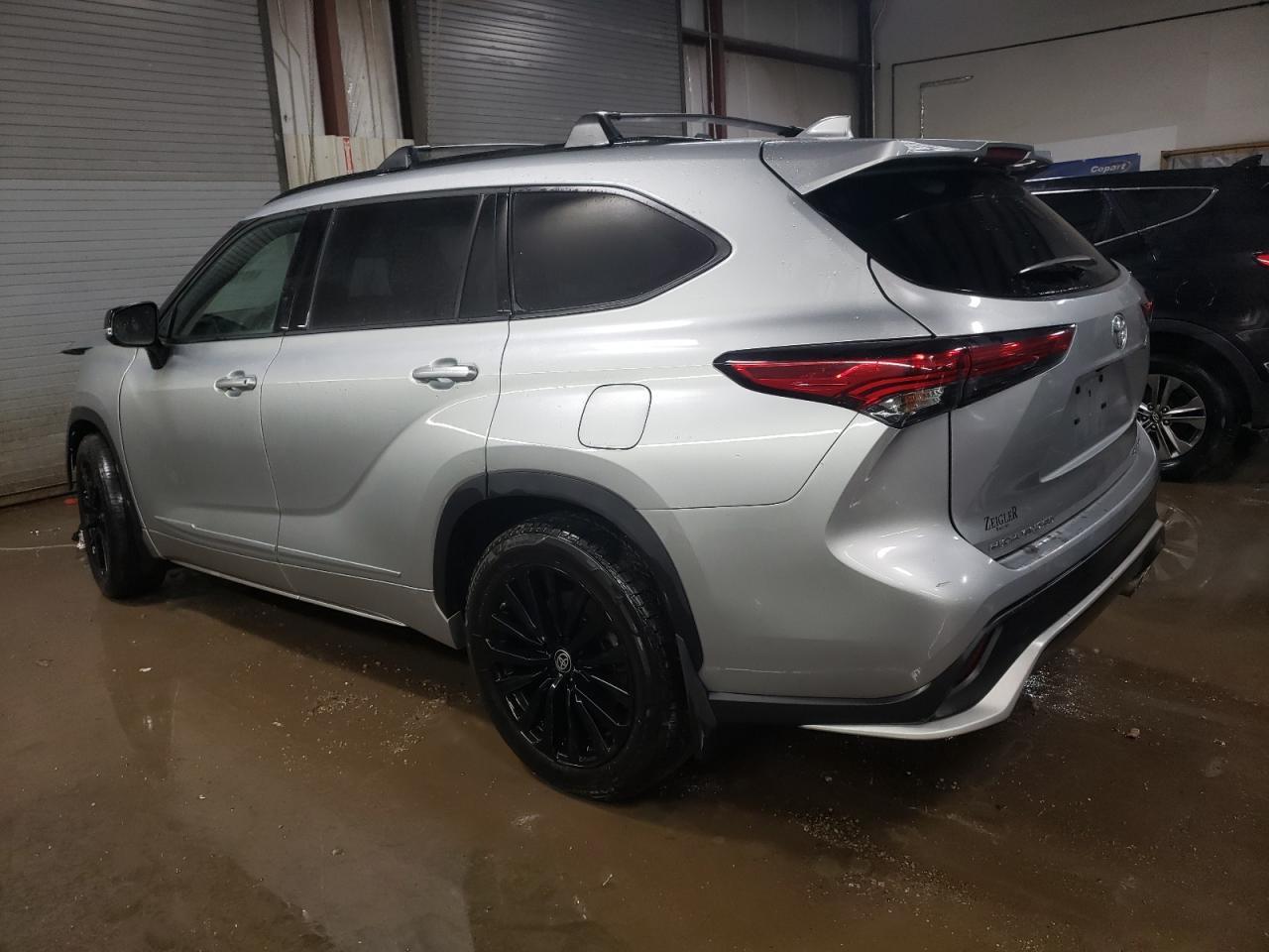 2023 Toyota Highlander L - Фото 2
