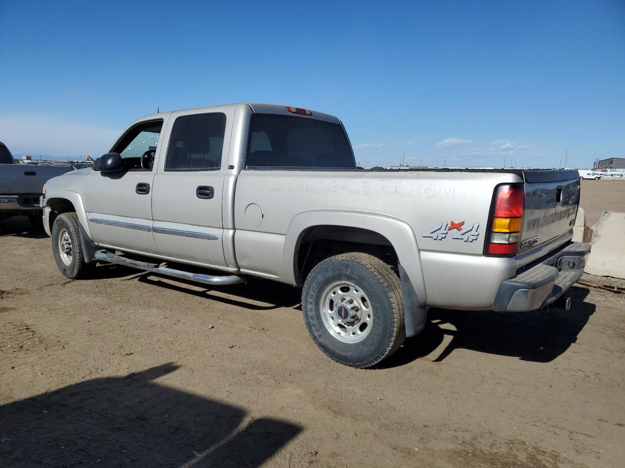 2005 GMC Sierra K1500 Heavy Duty - Image 2