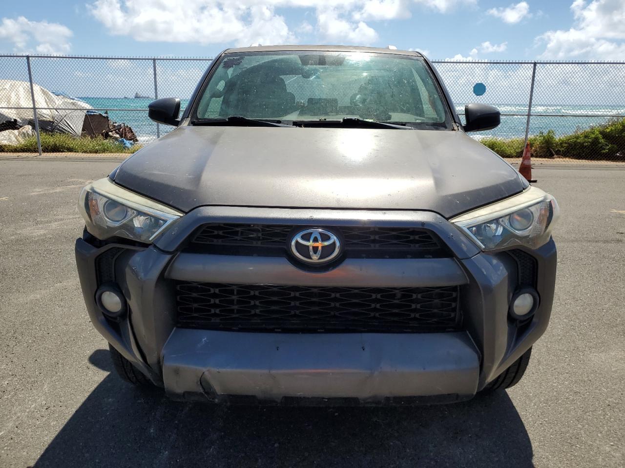 2015 Toyota 4Runner Sr5 - Image 5