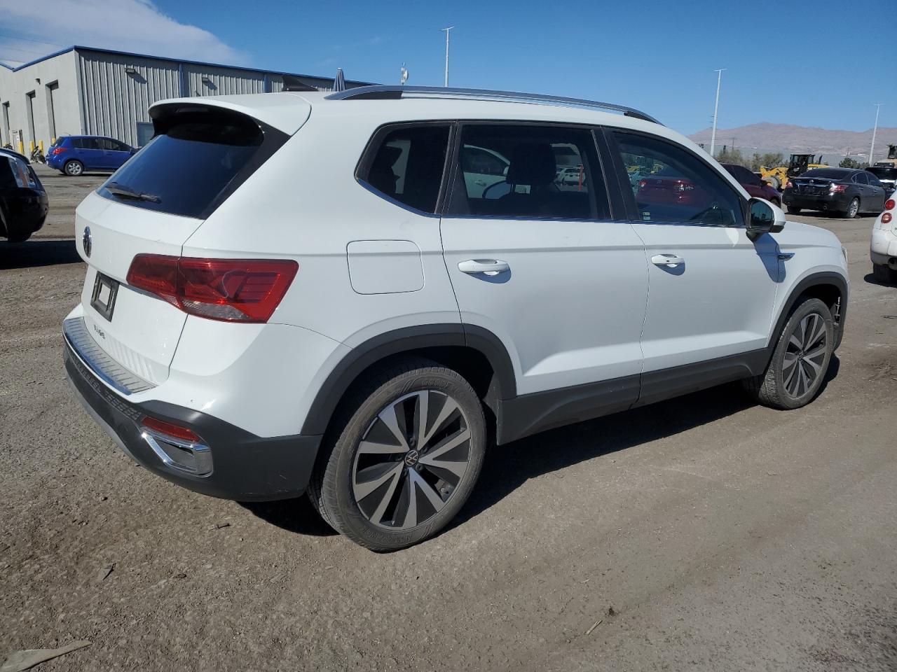 2023 Volkswagen Taos Se - Фото 3