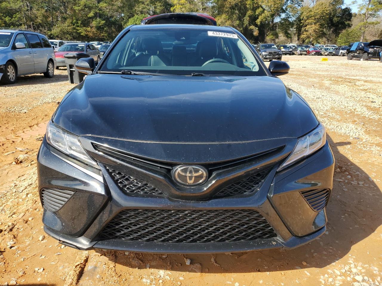 2020 Toyota Camry Se - Фото 5