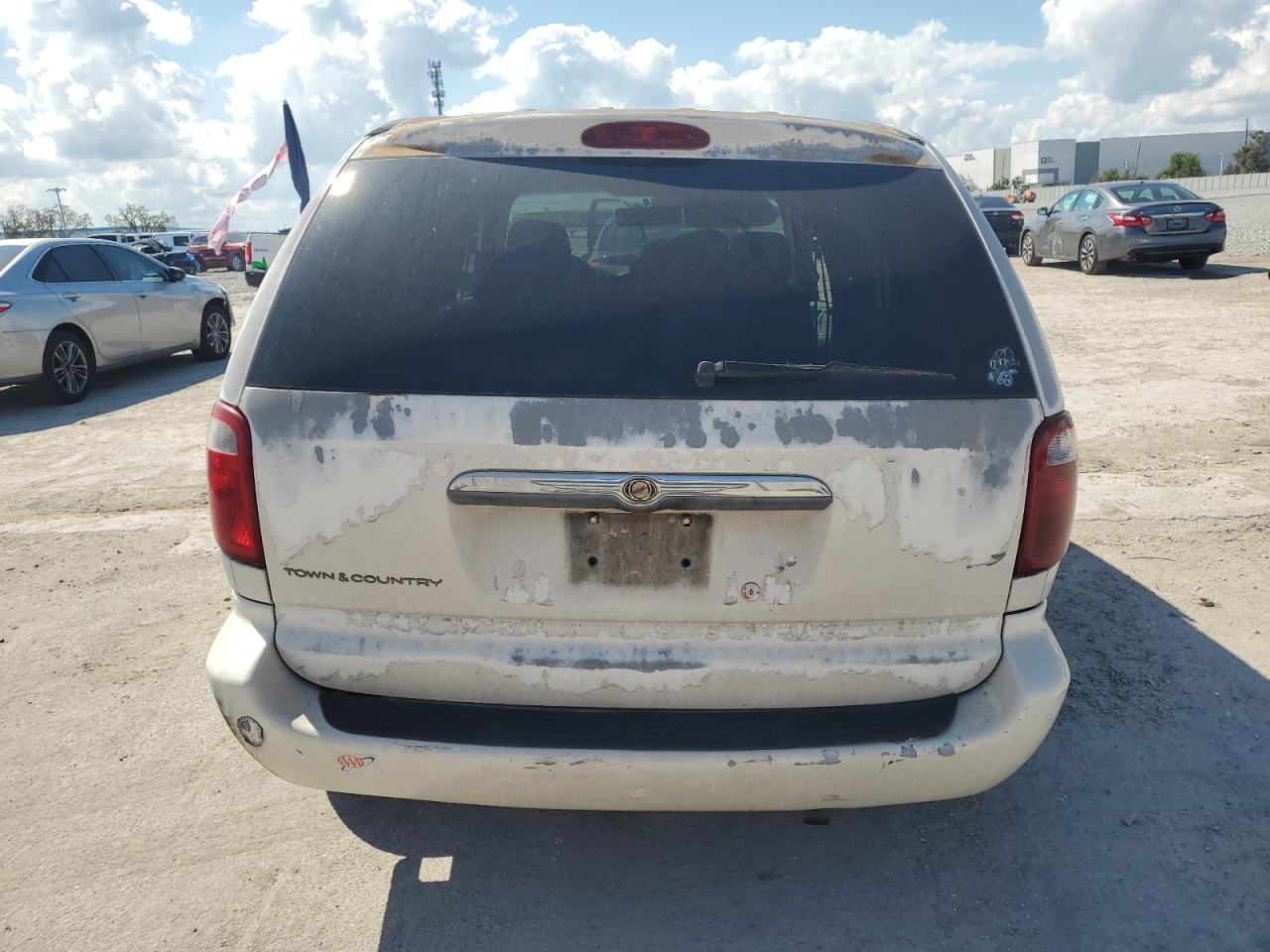 2005 Chrysler Town & Country - Фото 6