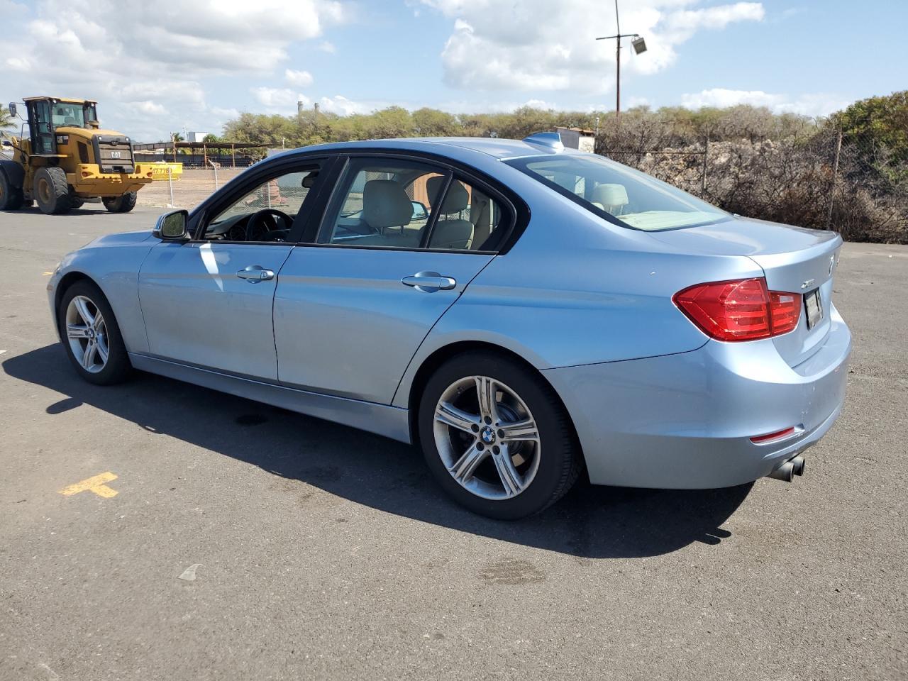2013 BMW 328 Xi - Image 2