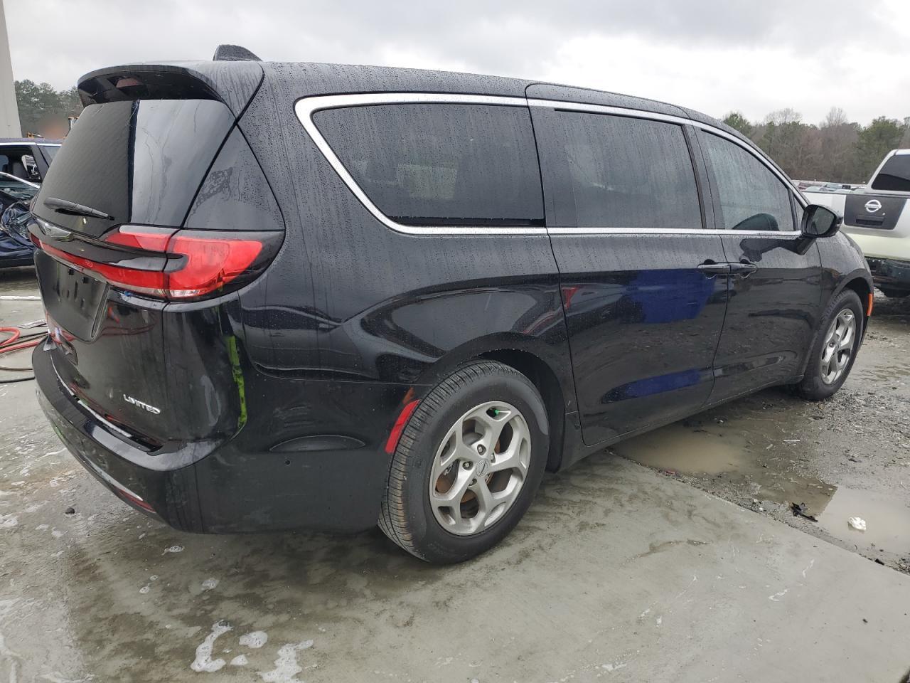 2024 Chrysler Pacifica Limited - Image 3