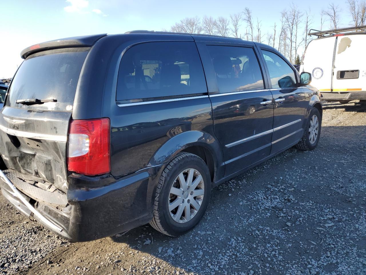 2012 Chrysler Town & Country Touring L - Фото 3