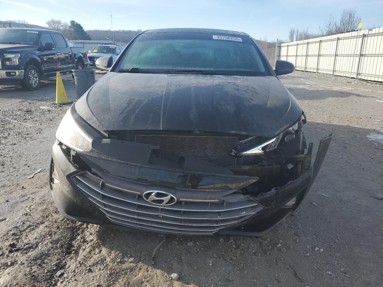 2019 Hyundai Elantra Se - Image 5