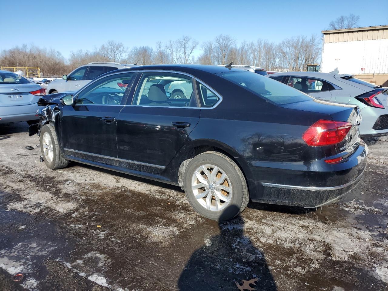 2016 Volkswagen Passat S - Фото 2