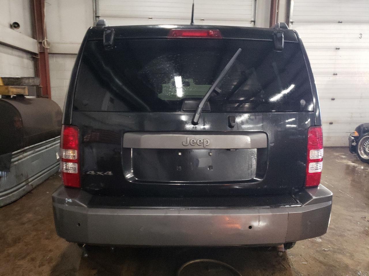 2011 Jeep Liberty Renegade - Фото 6