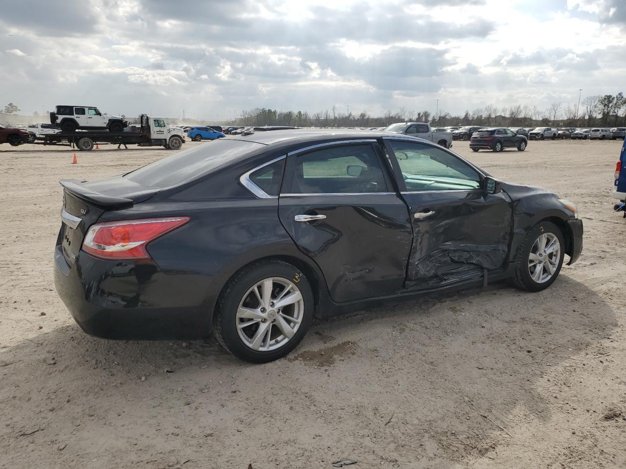 2013 Niss Altima 2.5 - Image 3