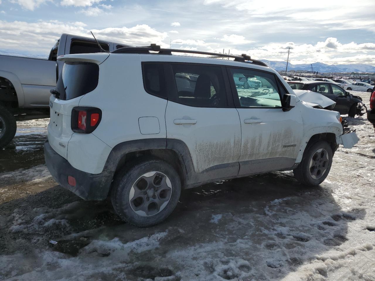 2015 Jeep Renegade Latitude - Image 3