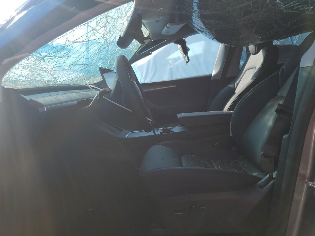 2025 Tesla Model Y - Image 7