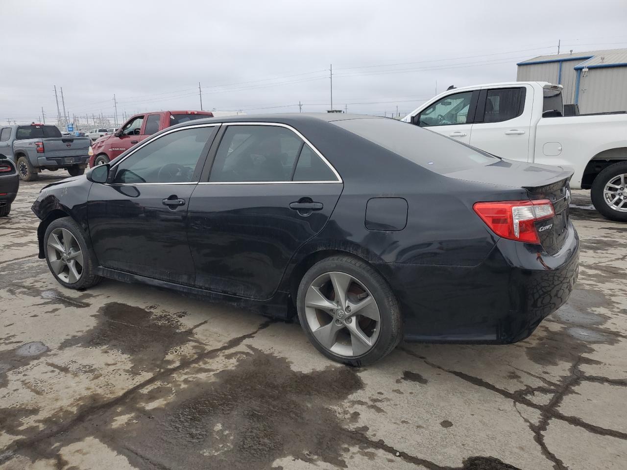 2014 Toyota Camry L - Фото 2