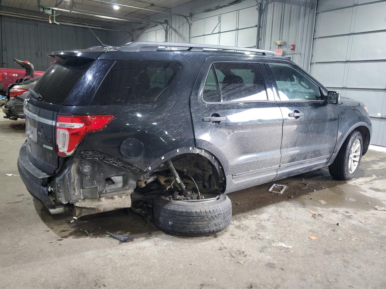 2015 Ford Explorer - Фото 3