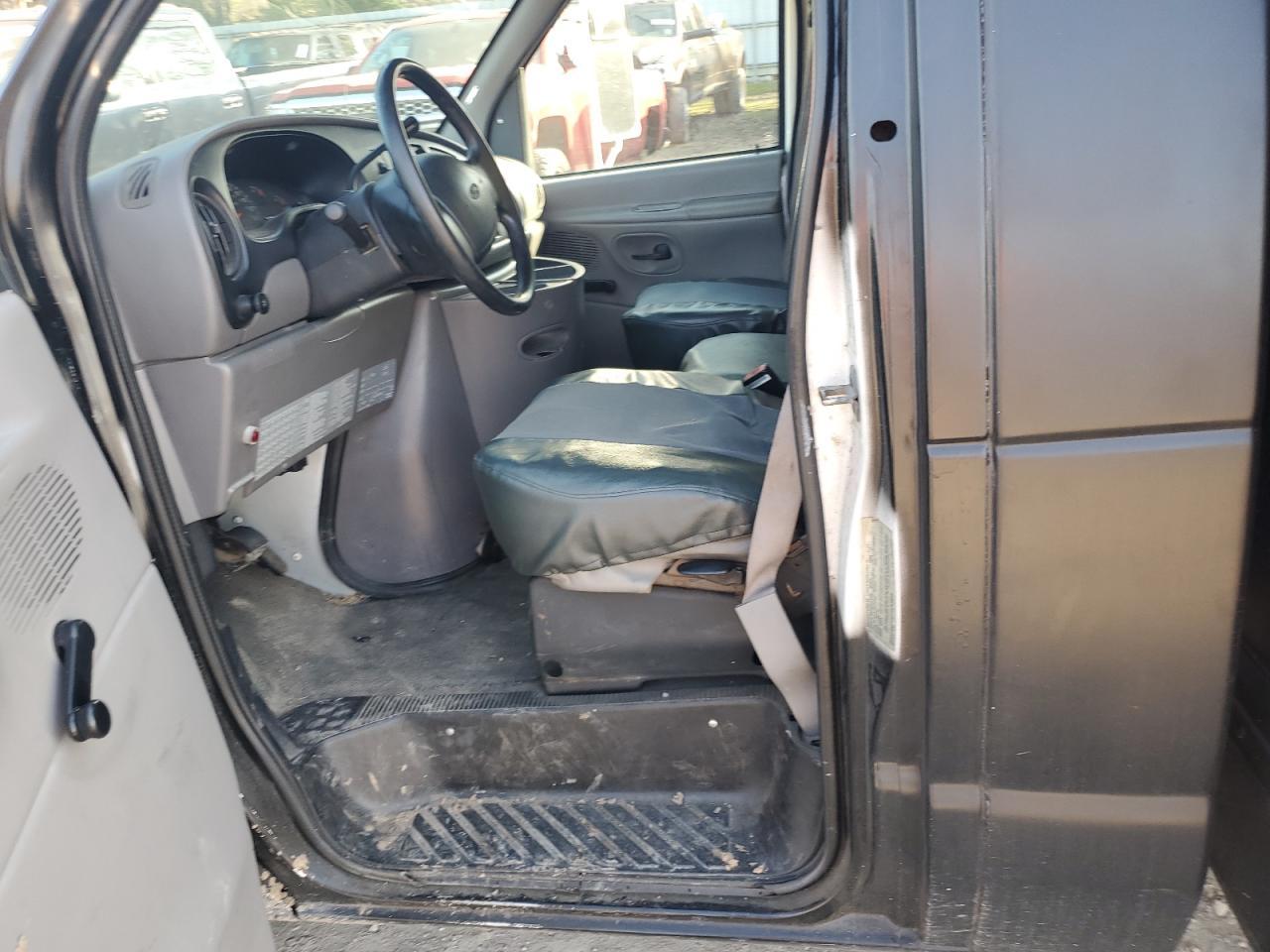 2000 Ford Econoline E350 Super Duty Cutaway Van - Фото 7