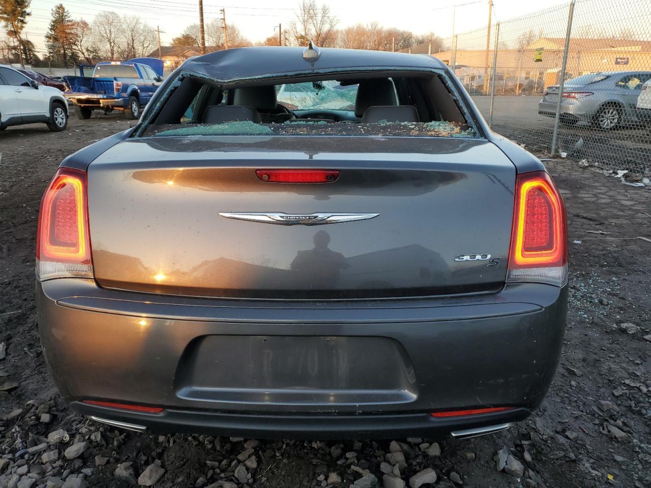 2019 Chrysler 300 S - Image 6