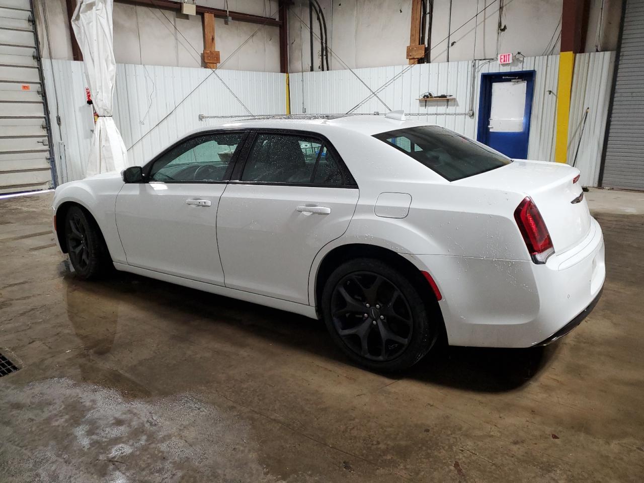 2023 Chrysler 300 S - Фото 2