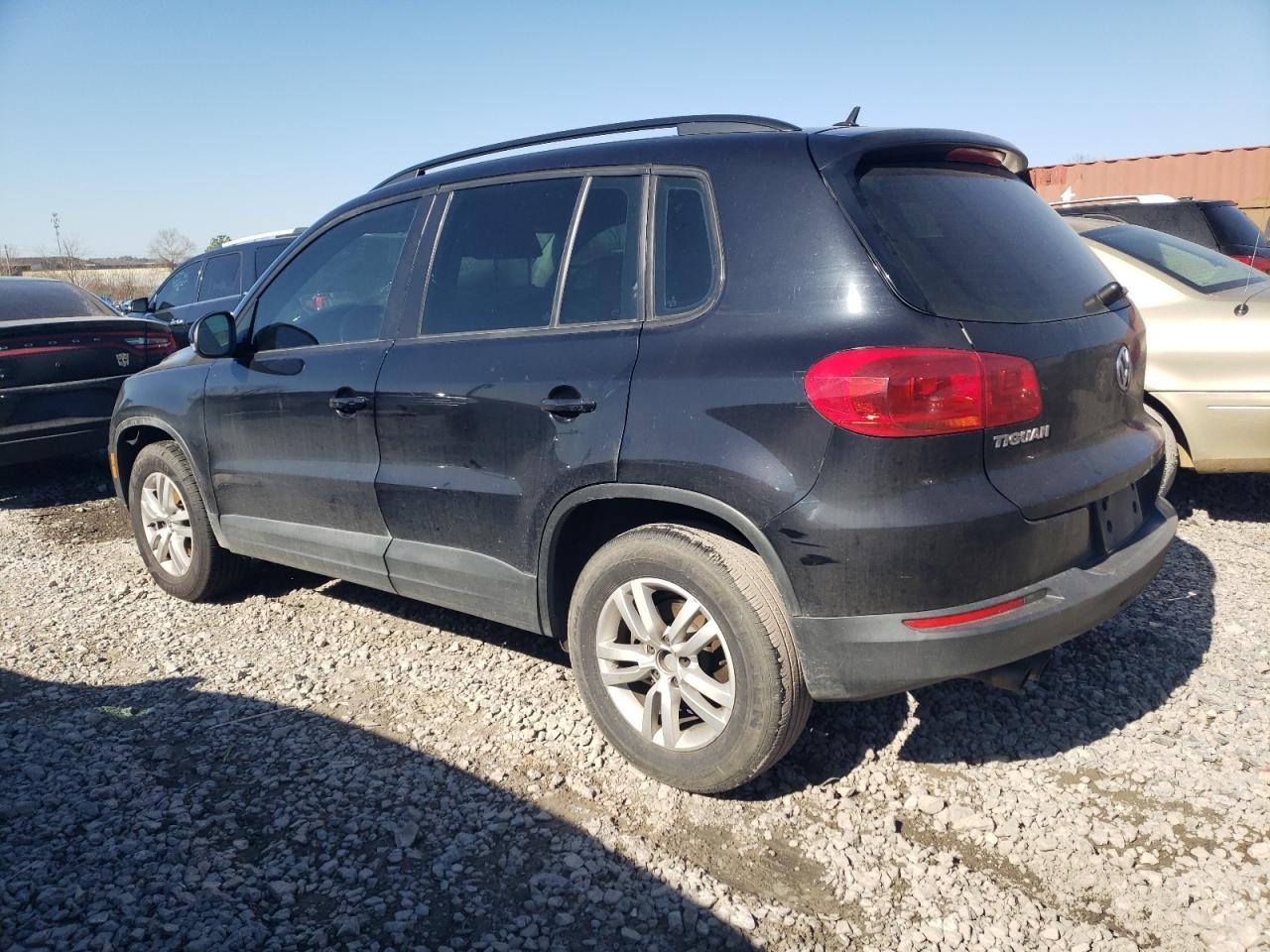2016 Volkswagen Tiguan S - Фото 2