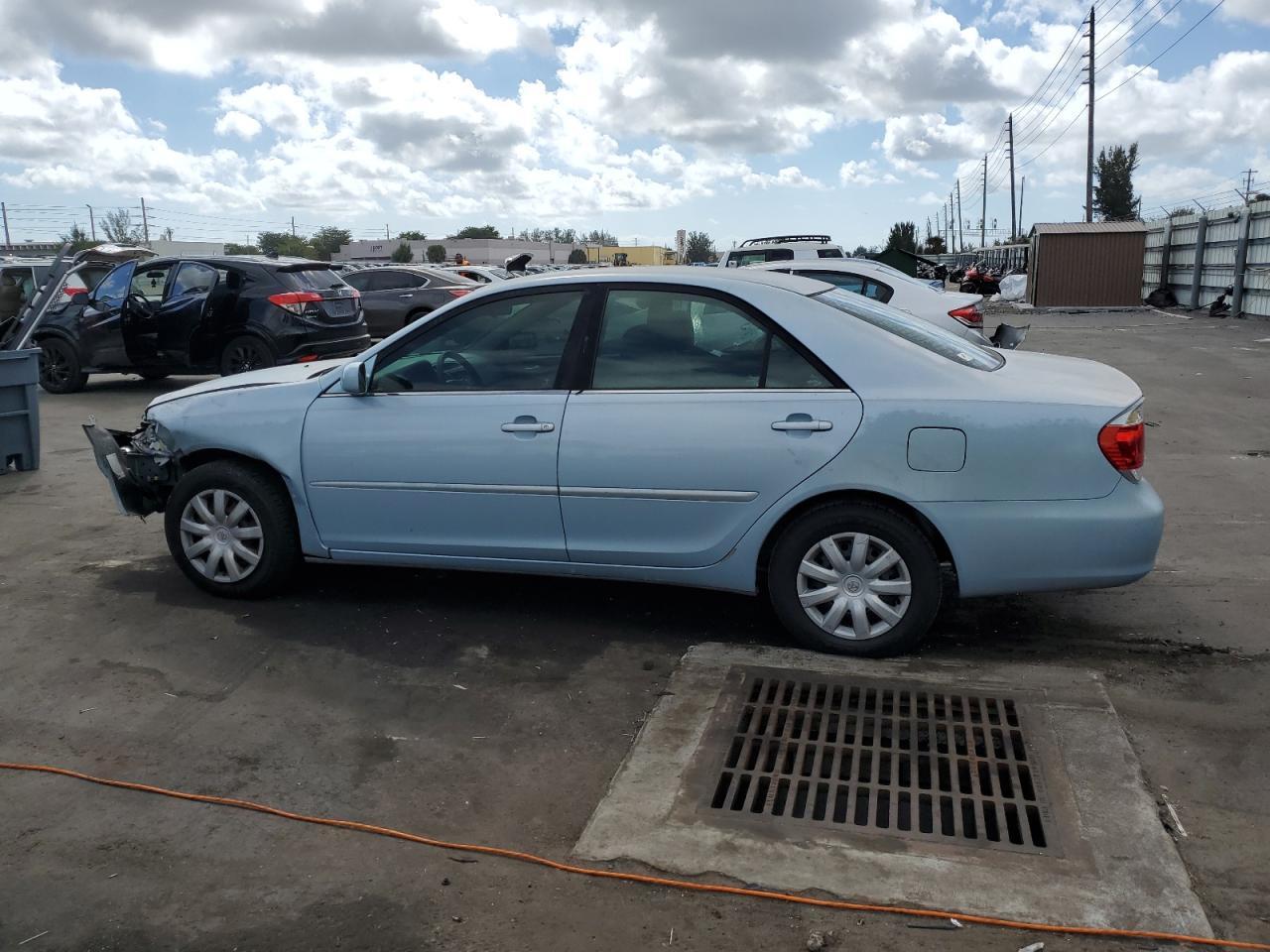 2005 Toyota Camry Le - Фото 2