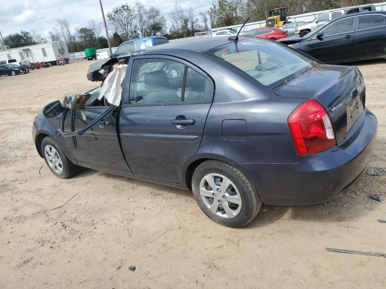 2010 Hyundai Accent Gls - Image 2