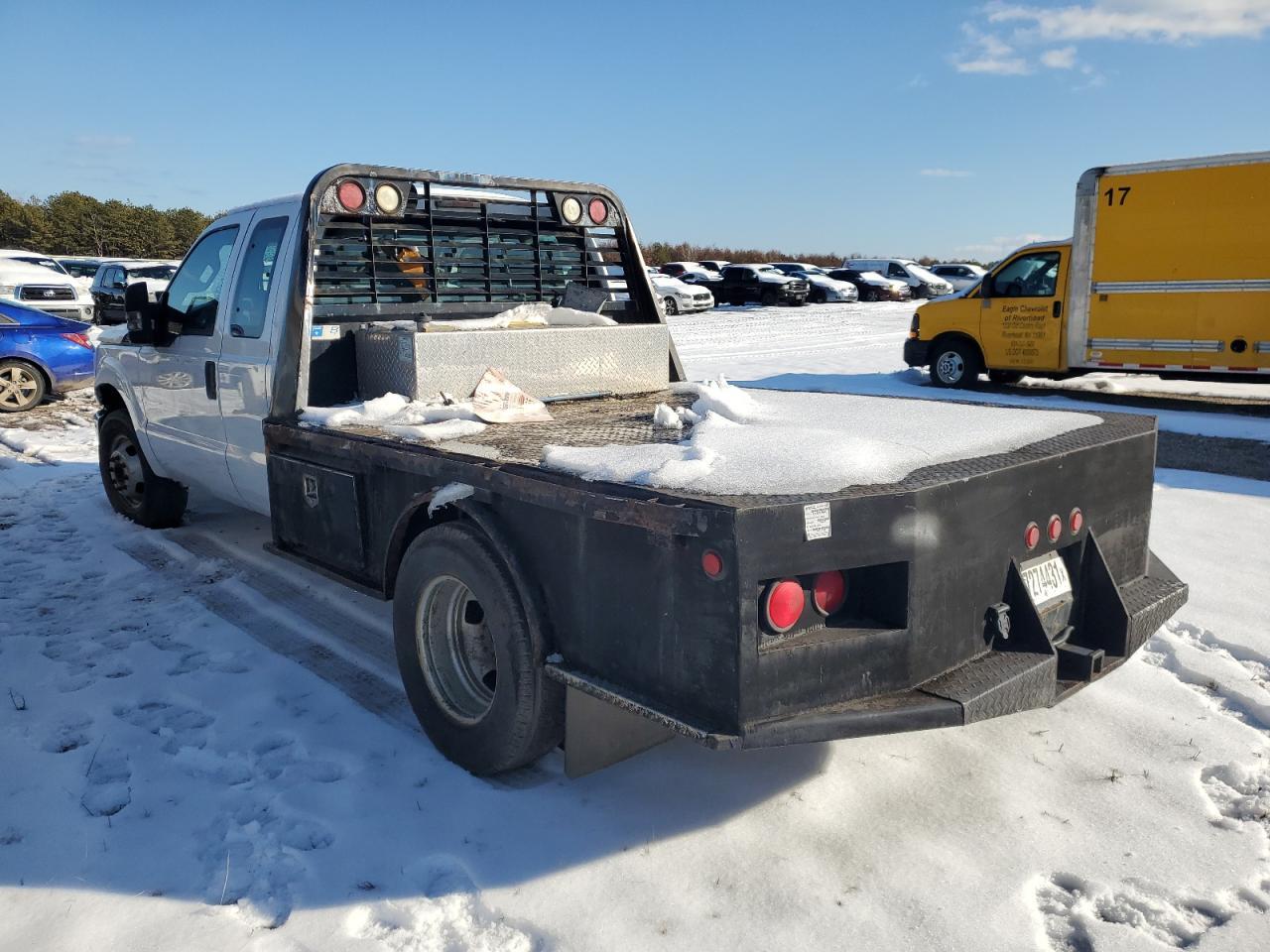 2011 Ford F350 Super Duty - Фото 2
