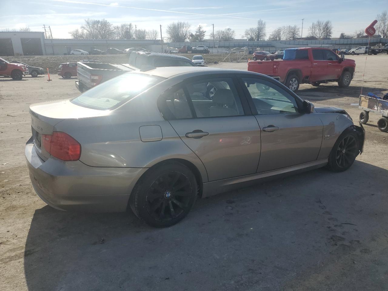 2011 BMW 328 Xi - Image 3