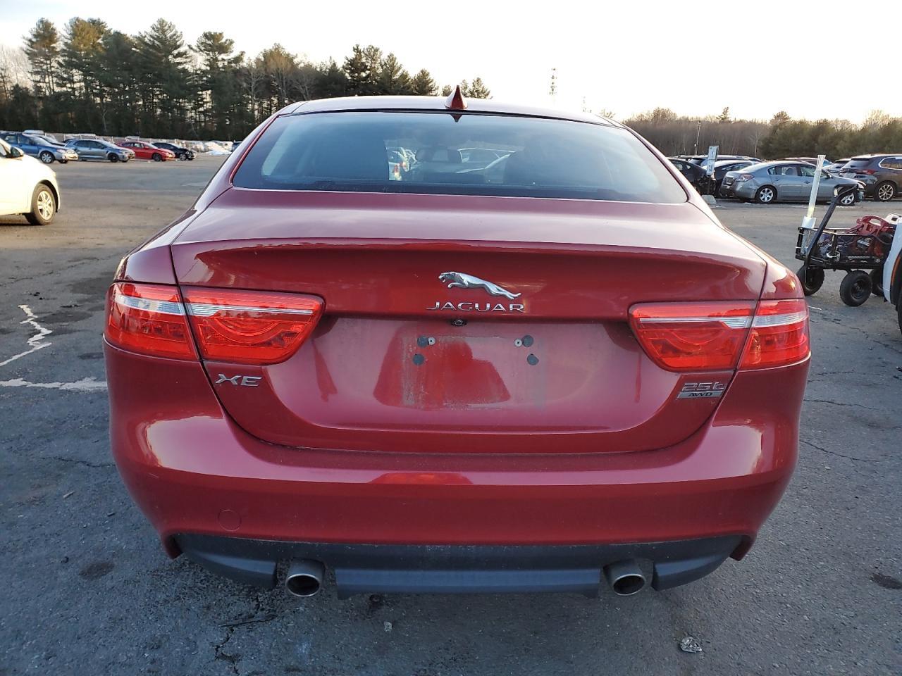 2018 Jaguar Xe Premium - Фото 6