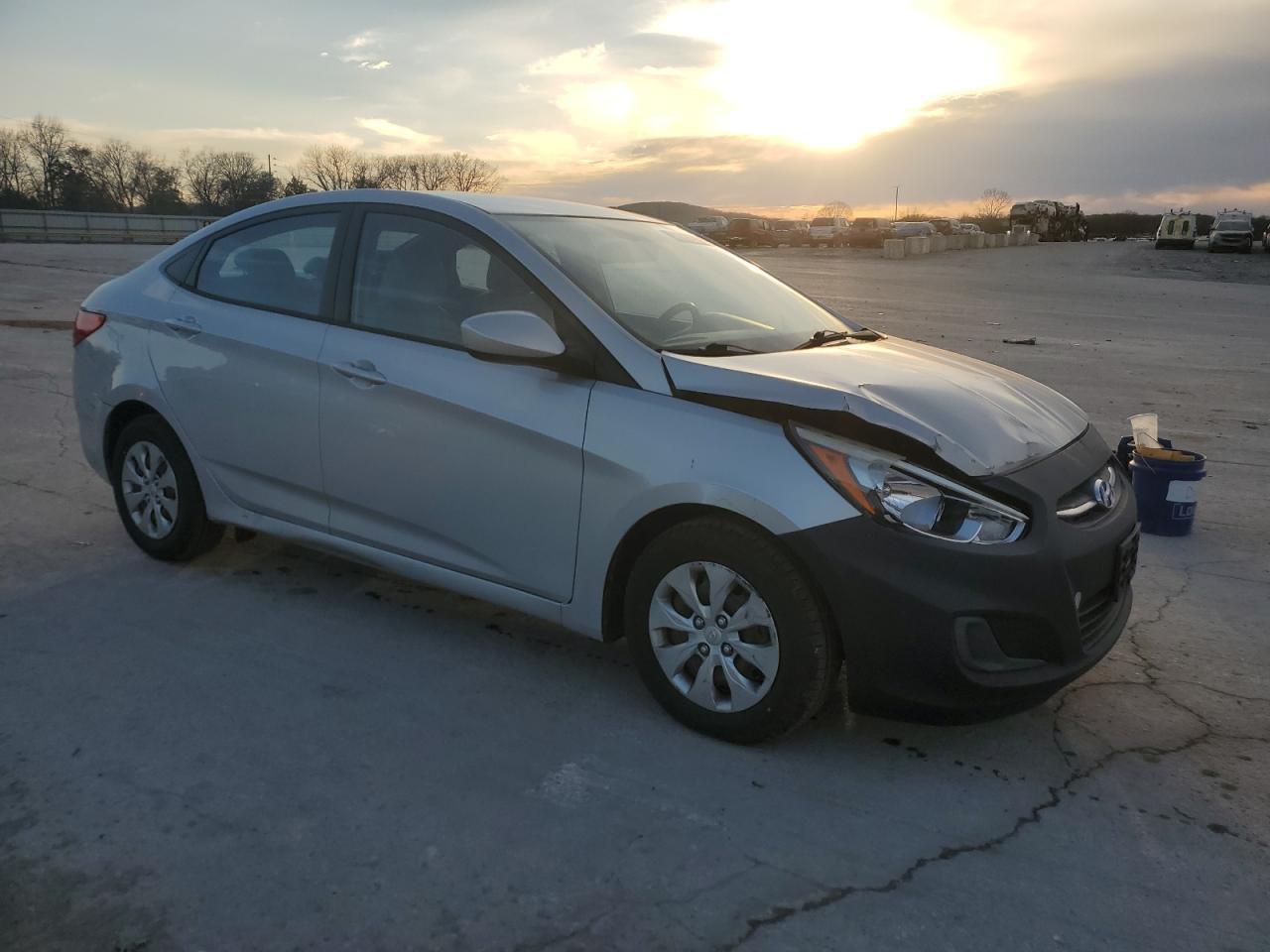 2016 Hyundai Accent Se - Фото 4