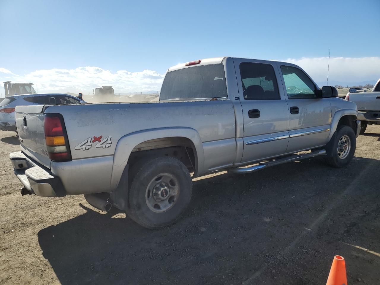 2005 GMC Sierra K1500 Heavy Duty - Image 3