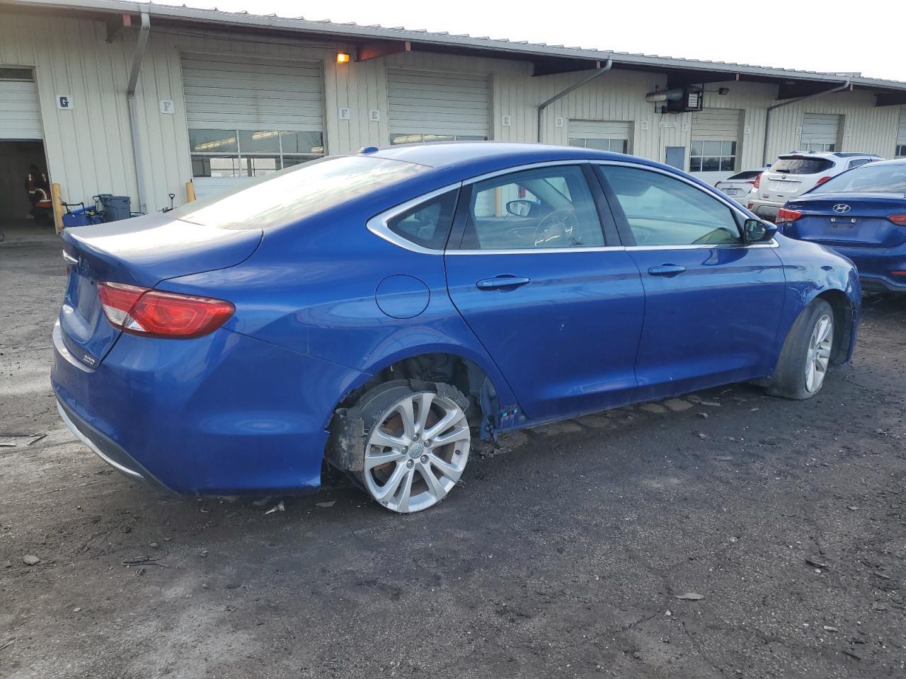 2015 Chrysler 200 Limited - Image 3